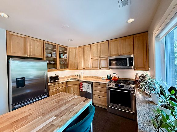 2nd image of 747 W Dickens Ave #Sfh