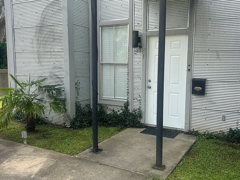 318 Commerce St #1 — Photo 3