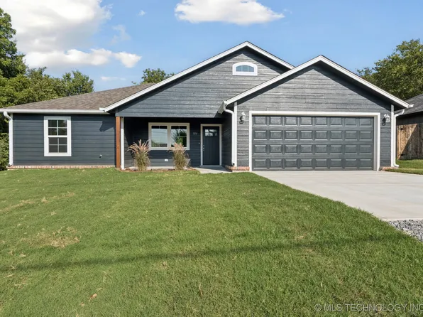 304 N Howey St, Chouteau, OK 74337