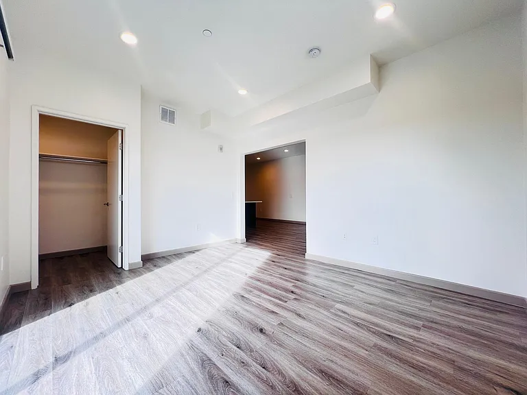 4814 Oakwood Ave #10 — Photo 11