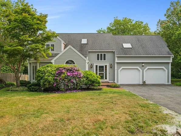 2 Maple St, Hull, MA 02045