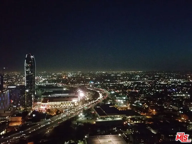 1100 Wilshire Blvd #3001 — Photo 21