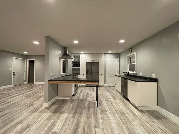 2nd image of 410 S A St