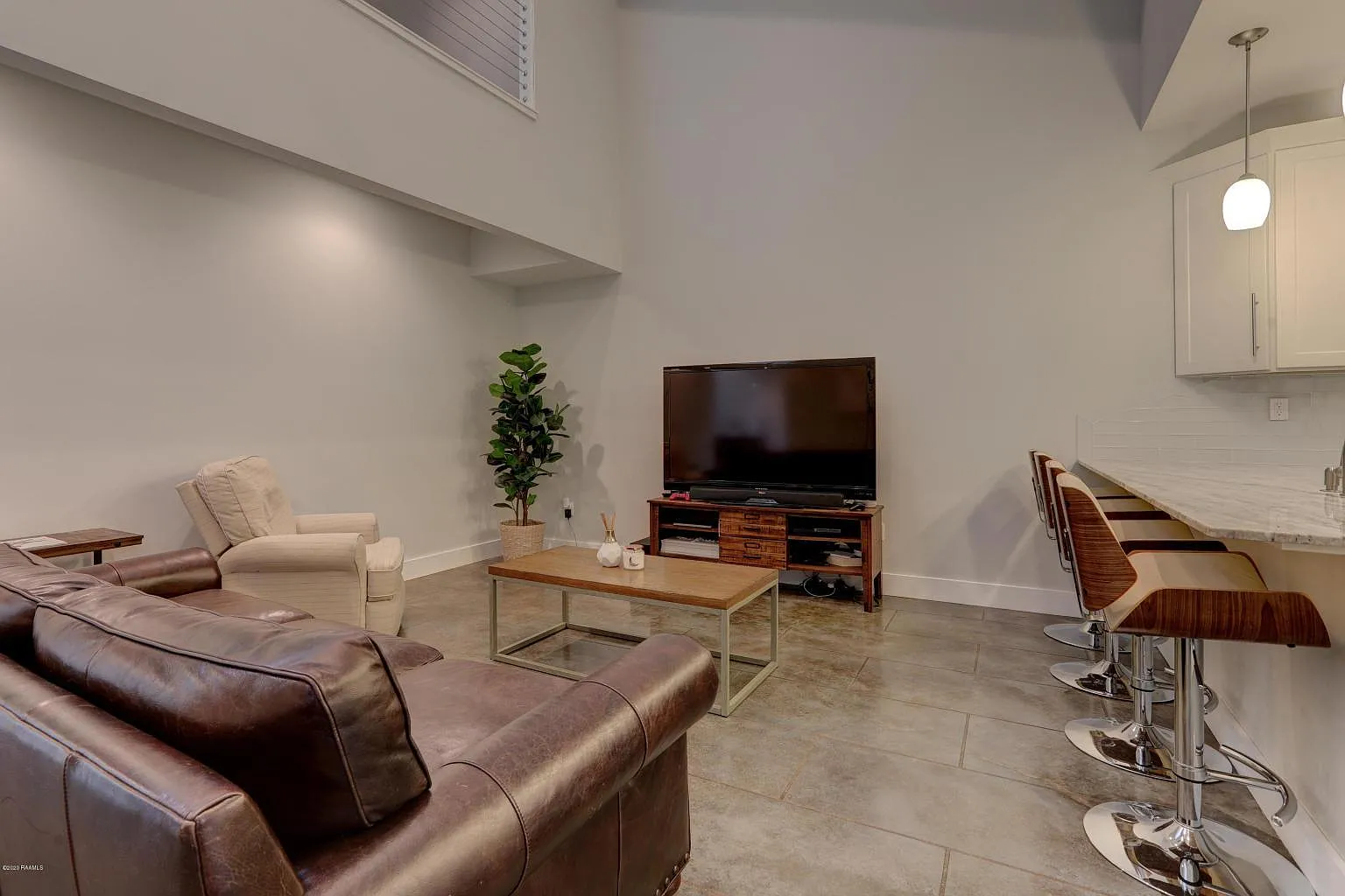204 Highland Oaks Ln — Photo 4