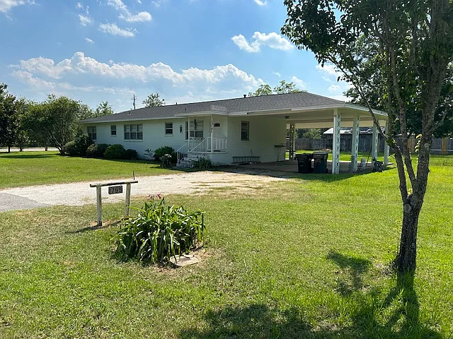 3 bed, 1700 sqft, $1,875 — Photo 1