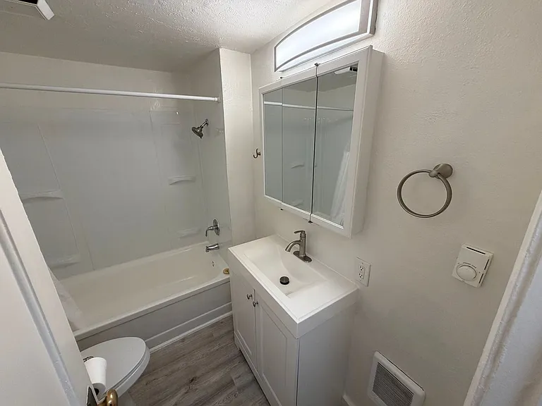 3112 W South Loop Ave — Photo 14