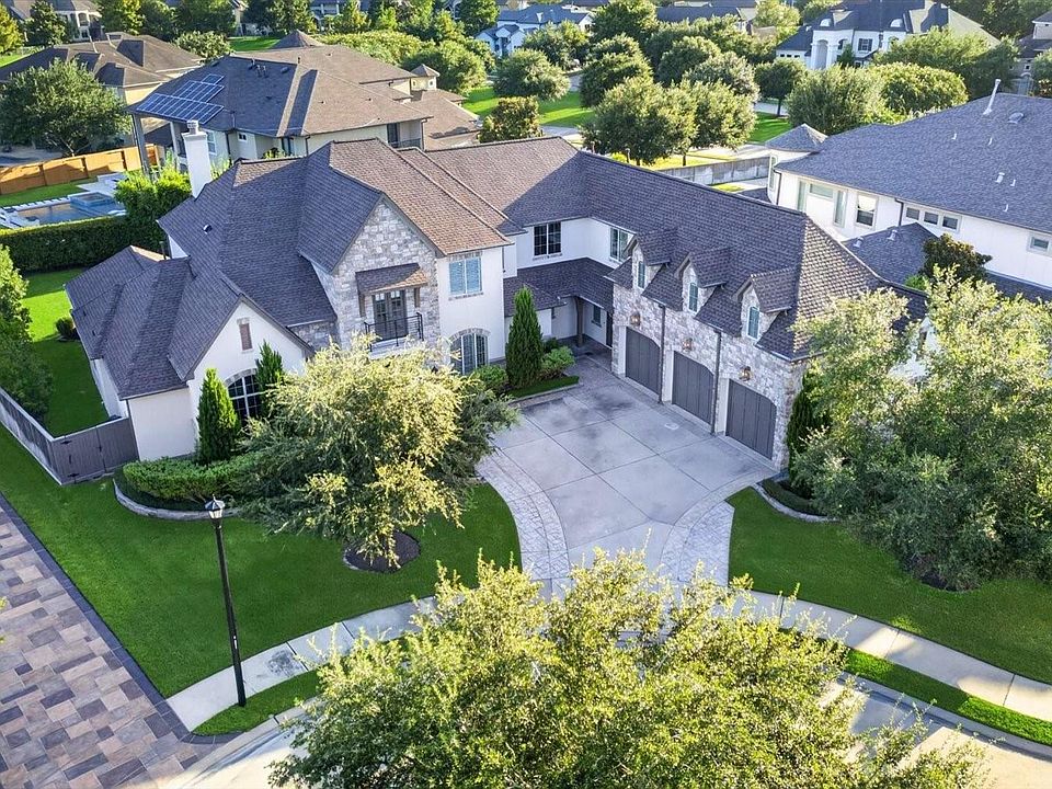 1st image of 27707 Stonehurst Ln