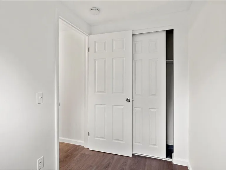 Burke Crest Apartments — Photo 41