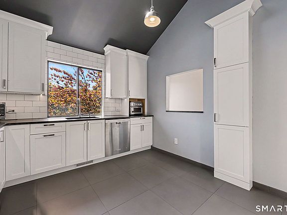 4th image of 2539 Bedford Street #34C