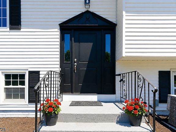 3rd image of 10 Red Oak Way