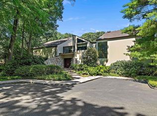 16 Shamrock Ct, Syosset, NY 11791