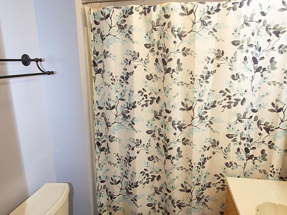 5th image of 210 E Detchon St S