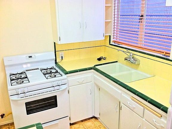 5th image of 12309 Moorpark St APT 2