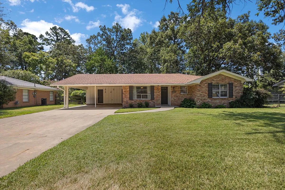 3 bed, 1700 sqft, $2,050 — Photo 1