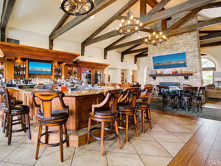 Bar and Lounge