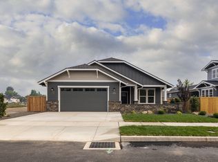 1755 NW Hemlock Ave, Redmond, OR