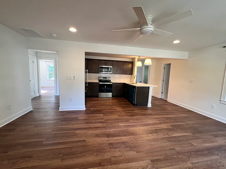 375 N Church St — Photo 2
