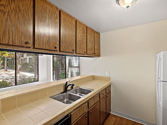 3rd image of 1129 1st St #2B-1Ba