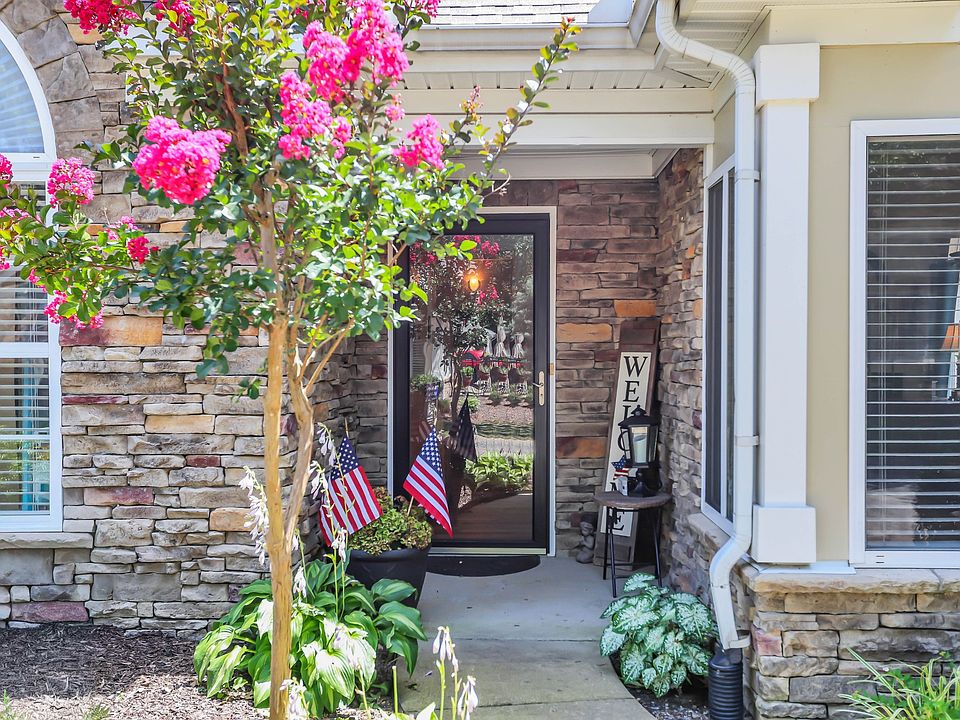1st image of 825 Browns Ln #1203