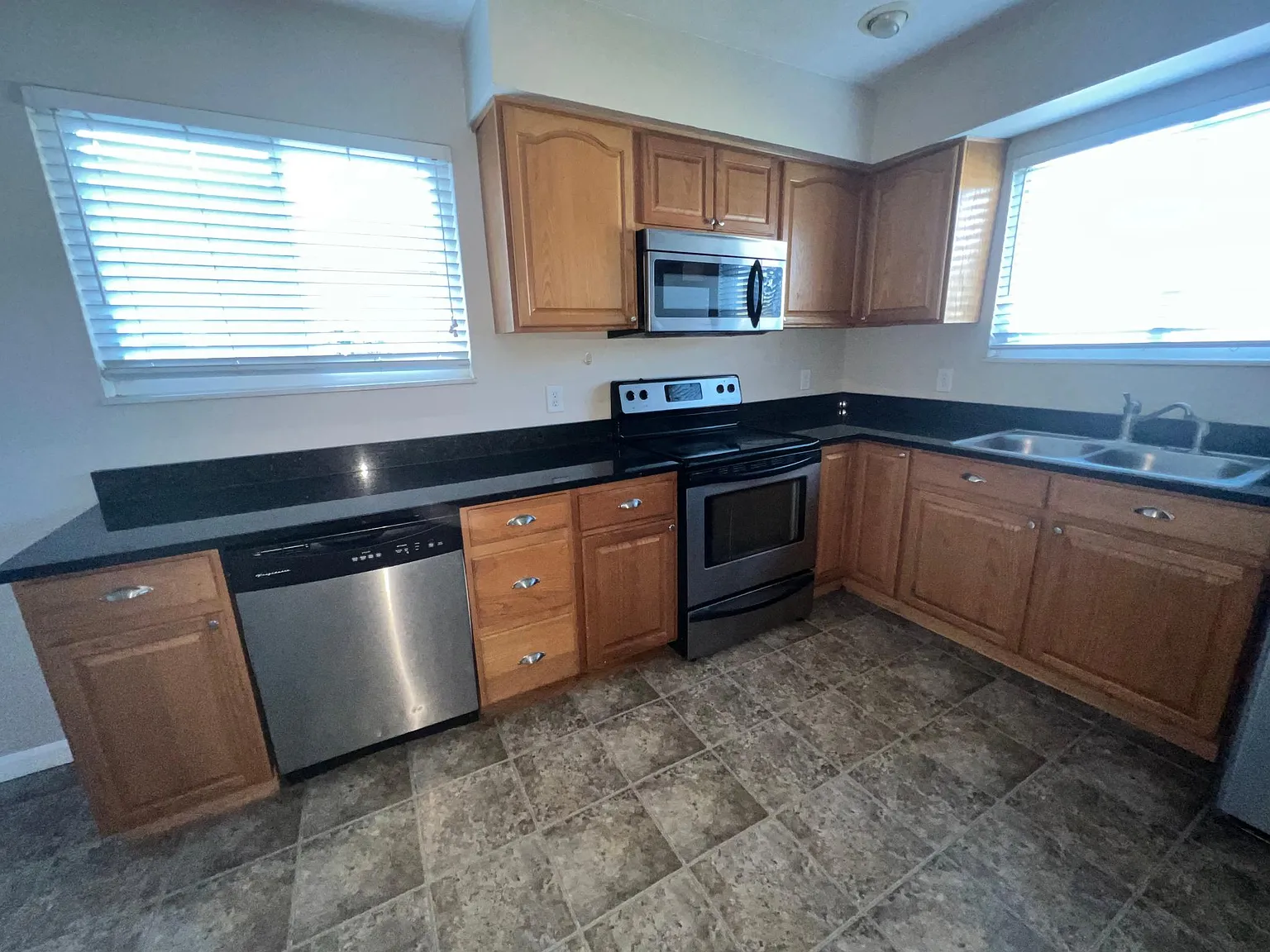 578 Homecrest Avenue — Photo 2