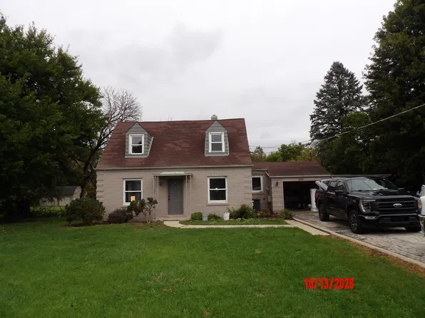 206 E Camp McDonald Rd, Prospect Heights, IL 60070