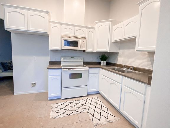 4th image of 792 E Las Brisas Blvd