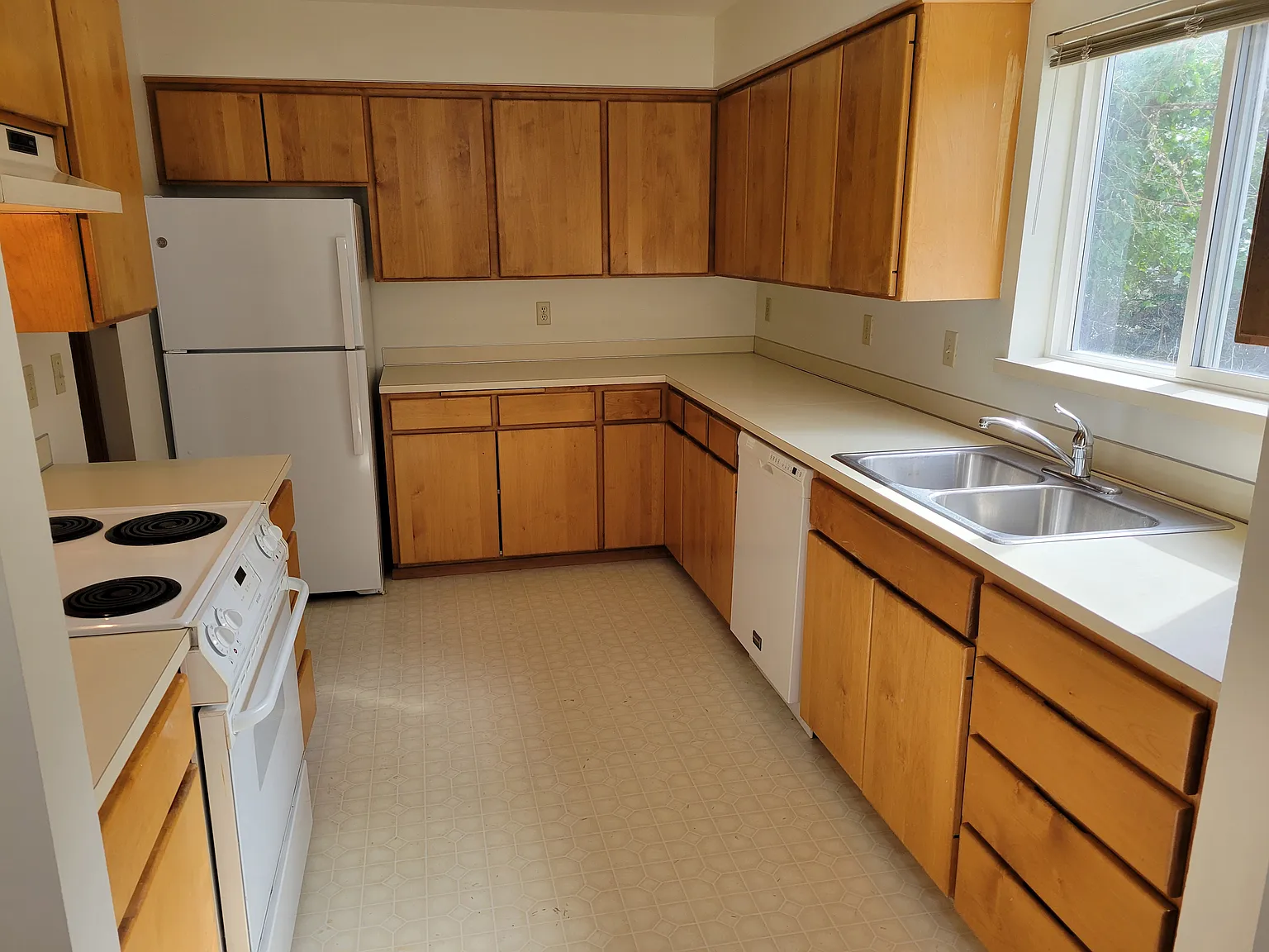3 bed, 1654 sqft, $2,300 — Photo 2