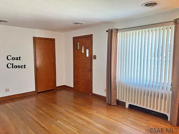 4th image of 305 Leila St