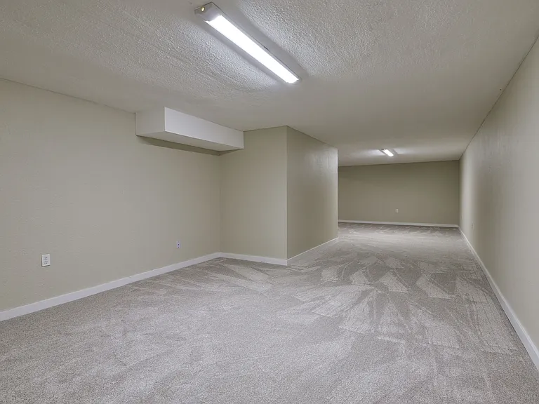 1137 W Main St — Photo 26