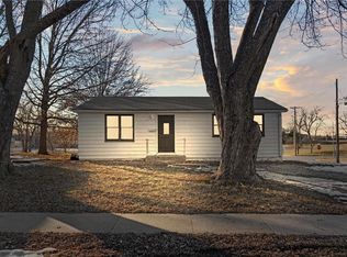 13100 6th St, Grandview, MO 64030