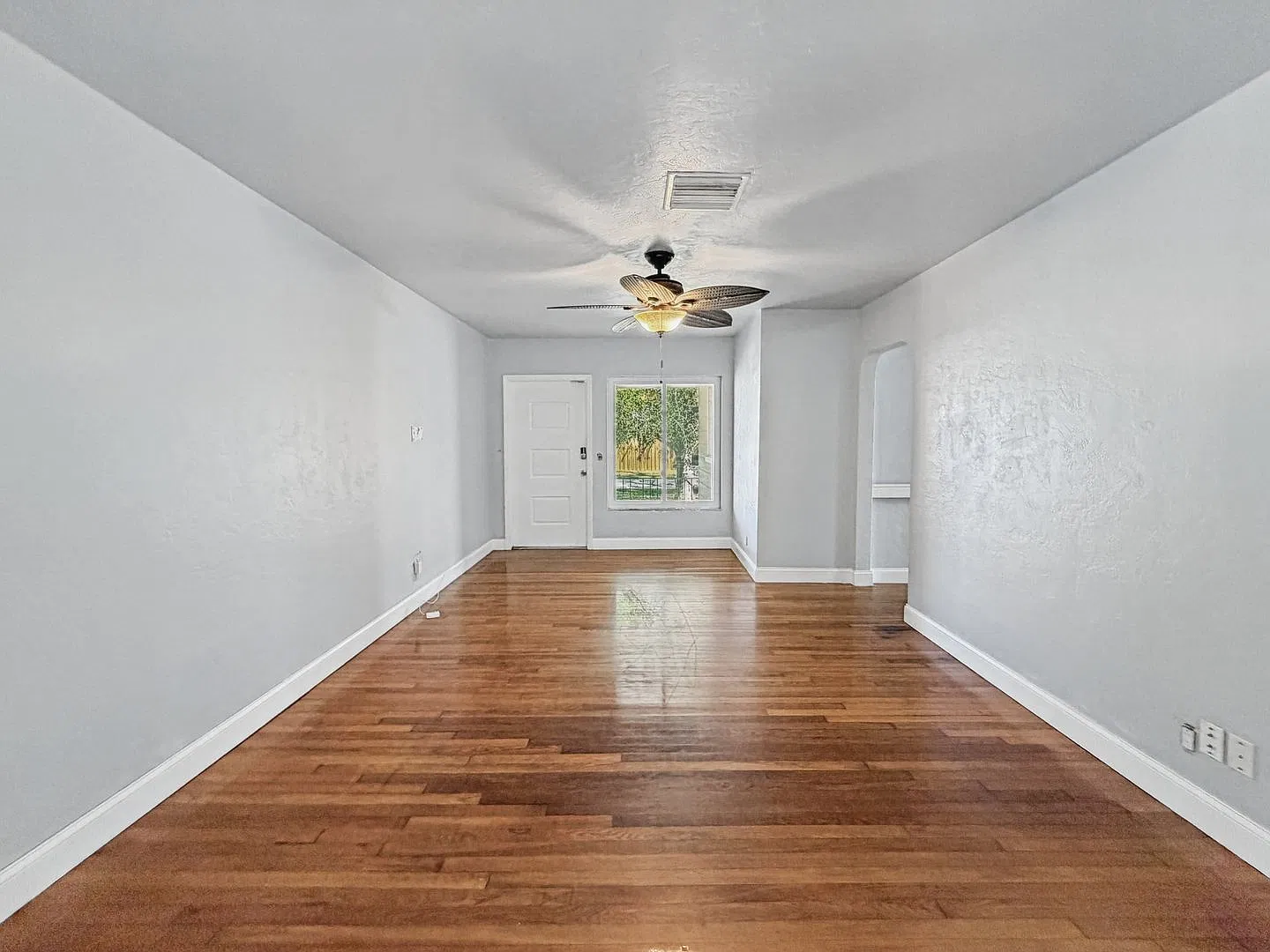 Recently Updated Gulfport Home with a Spacious, Fenced Backyard For Rent! 2bed | 1bath — Photo 3