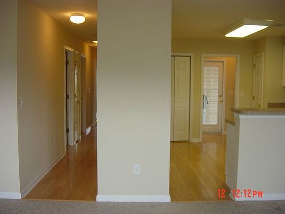 Hall & Kichen Entrance w/hardwood floors