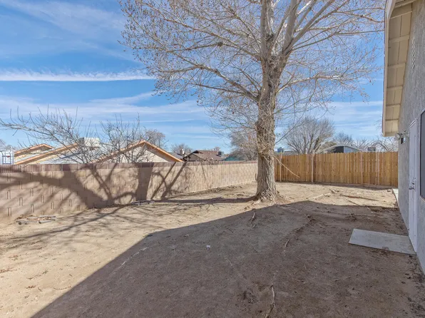 837 E Kettering St, Lancaster, CA 93535