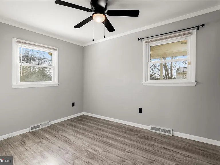 517 Winters Ln — Photo 18