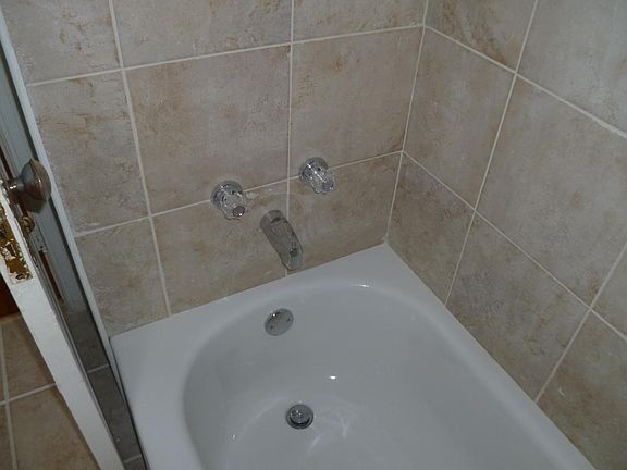 TUB AREA/TILE