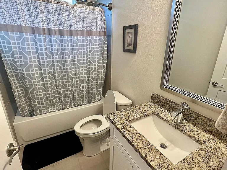 2084 Paragon Cir E — Photo 9