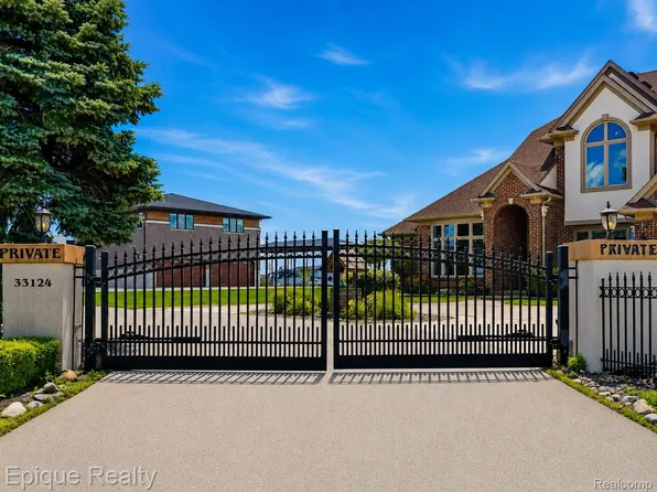 33124 N River Rd, Harrison Township, MI 48045