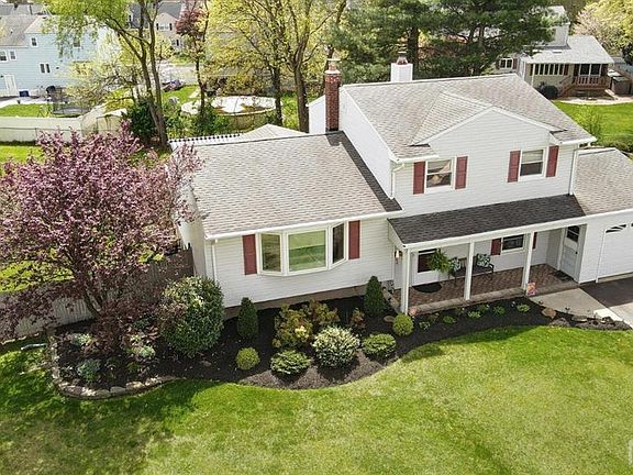 2nd image of 30 Lonsdale Dr