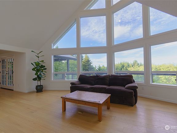 4th image of 9665 NE Dronawood Drive