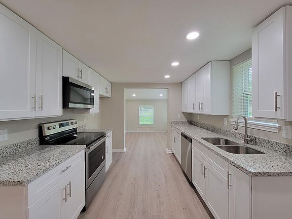 5th image of 1107 Roosevelt St