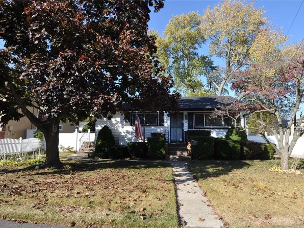 63 Claremont Avenue, West Babylon, NY 11704