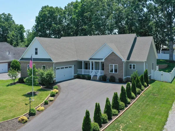 312 Stonewall Dr, Waynesboro, VA 22980