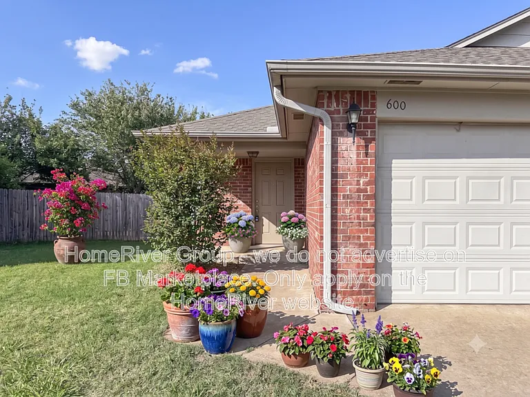 600 Garrison Ln — Photo 1