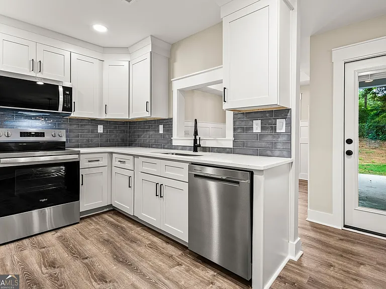 240 Clearwater Dr — Photo 9