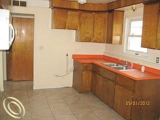 3rd image of 5688 Campbell St