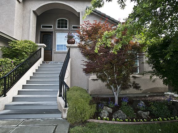 2nd image of 6133 Riverbank Cir