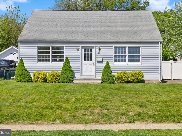 87 Pennwood Dr, Ewing, NJ 08638