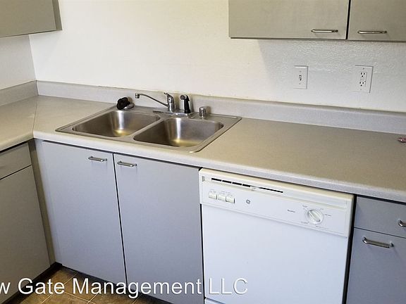 4th image of 1903 Massachusetts St #8