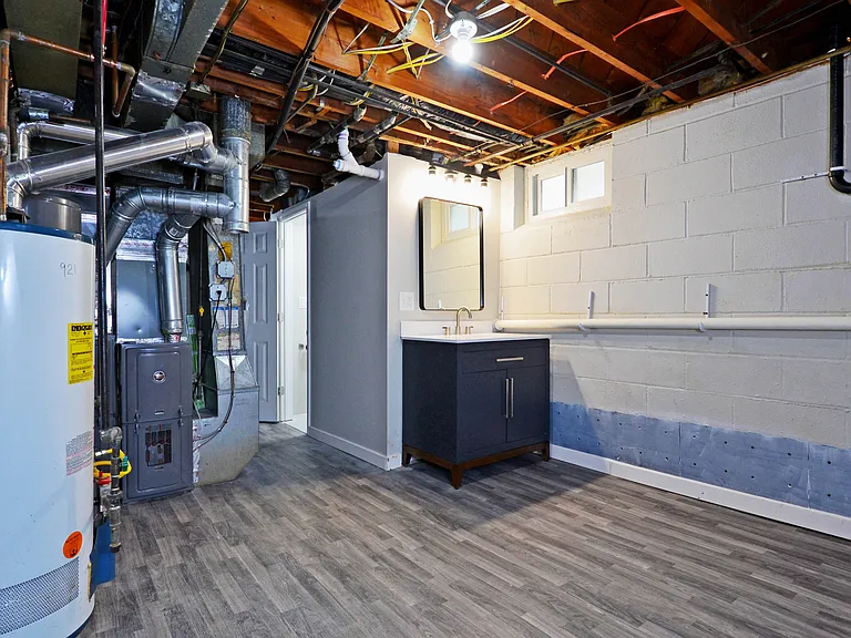 921 Oliver Ave N #921 — Photo 16