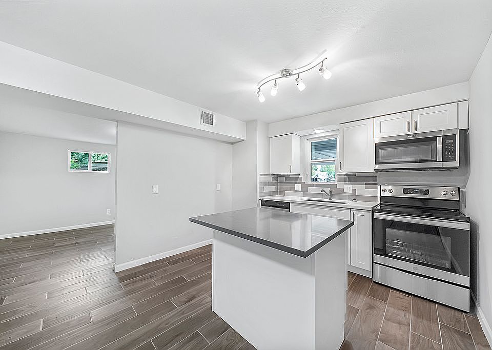 1st image of 3923 Clifton Ln